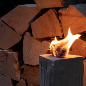 Flameup Buchen-Brennholz 25 cm, 150 kg - ofenfertig, kammergetrocknet (<18% Restfeuchte) für Kamin, Ofen, Feuerschale & Grill, aus Hessen im Karton
